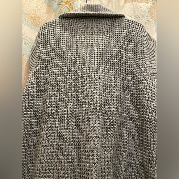 Samantha’s Style Shop Women’s Gray Lg Knit Crochet Oversized Sleeveless Collared - Picture 5 of 9